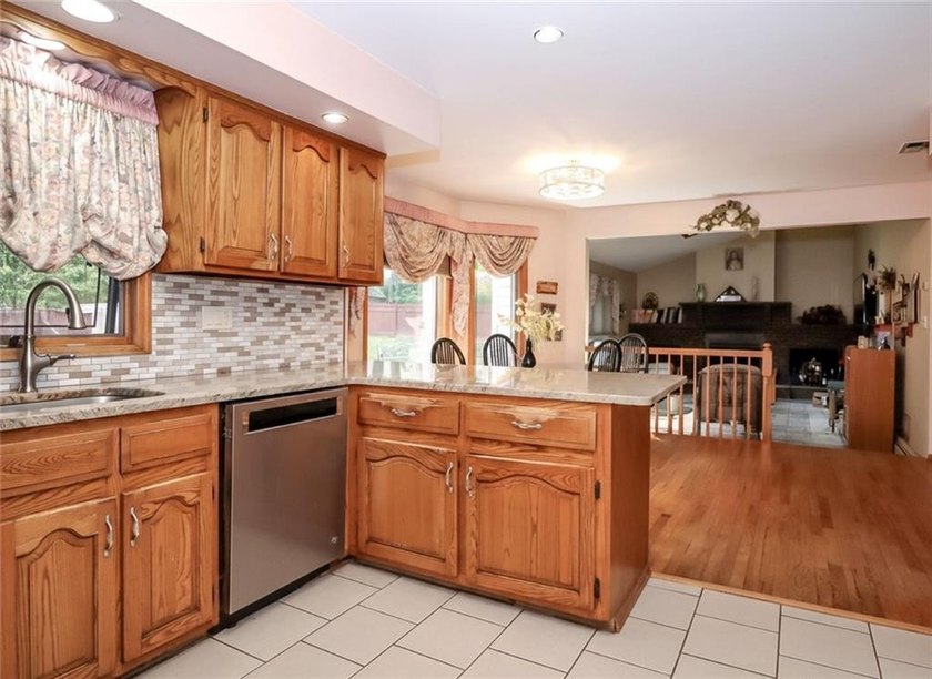Welcome to 282 Boscombe Avenue - A South Shore Gem! Nestled on a - photo 14