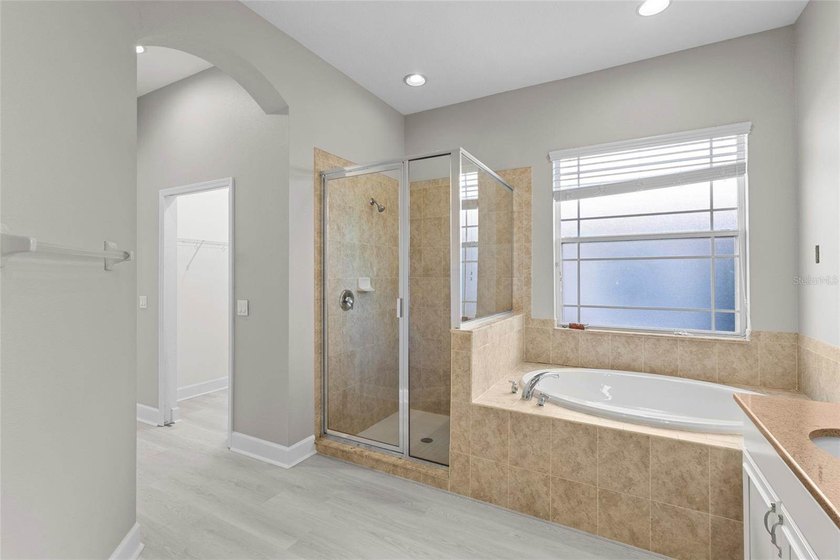 This beautifully updated 5-bedroom, 4-bathroom residence has - photo 23