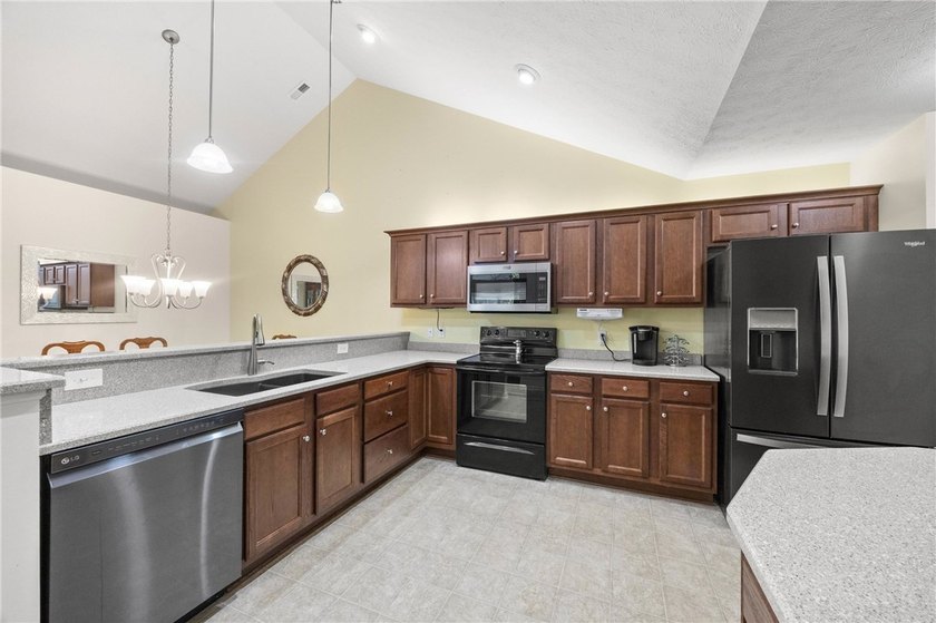 Estate No PCD!! Sensational 2 bedroom, 2 full bath Ranch - photo 25