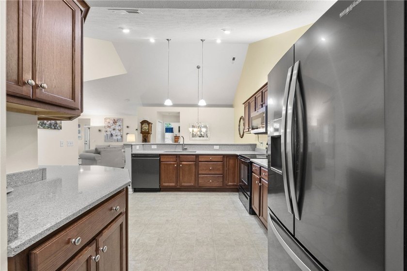 Estate No PCD!! Sensational 2 bedroom, 2 full bath Ranch - photo 29
