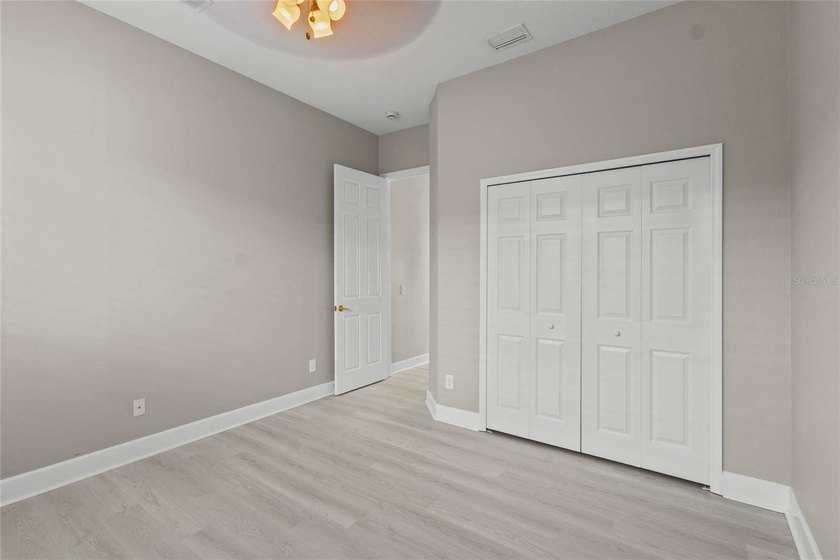 This beautifully updated 5-bedroom, 4-bathroom residence has - photo 30