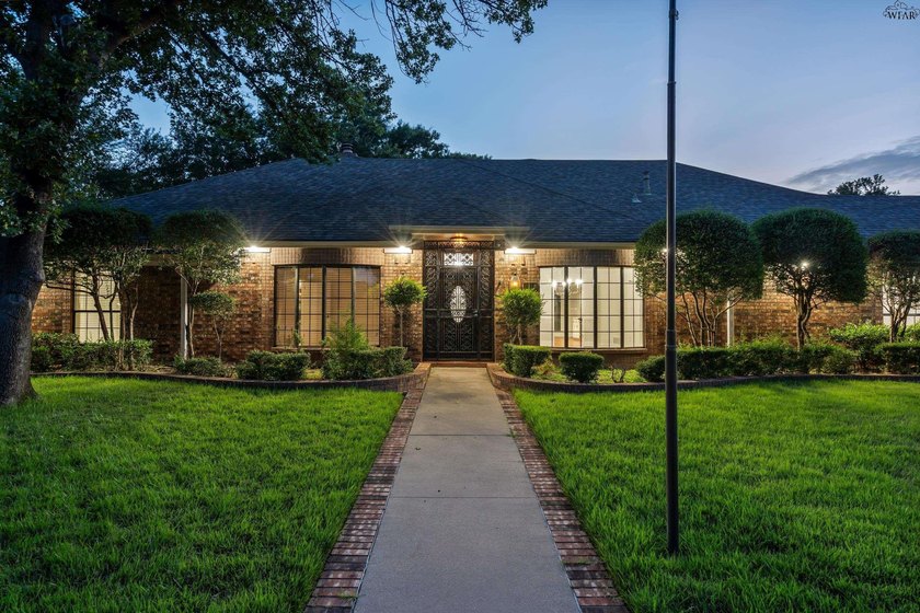 Tucked on a corner lot in Midwestern Park, this 4-bed, 3-bath - photo 2