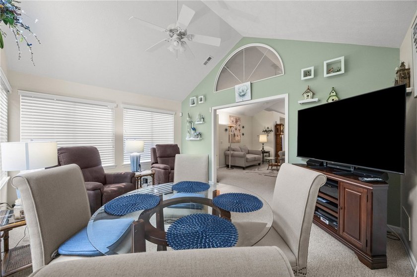 Estate No PCD!! Sensational 2 bedroom, 2 full bath Ranch - photo 33