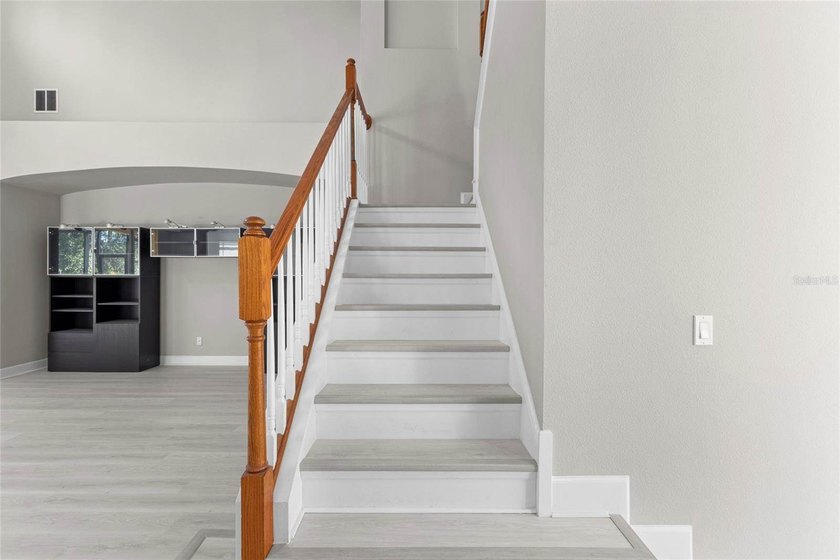 This beautifully updated 5-bedroom, 4-bathroom residence has - photo 33
