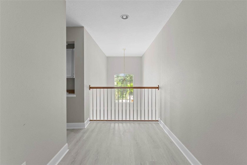 This beautifully updated 5-bedroom, 4-bathroom residence has - photo 34