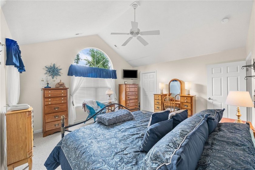 Estate No PCD!! Sensational 2 bedroom, 2 full bath Ranch - photo 42
