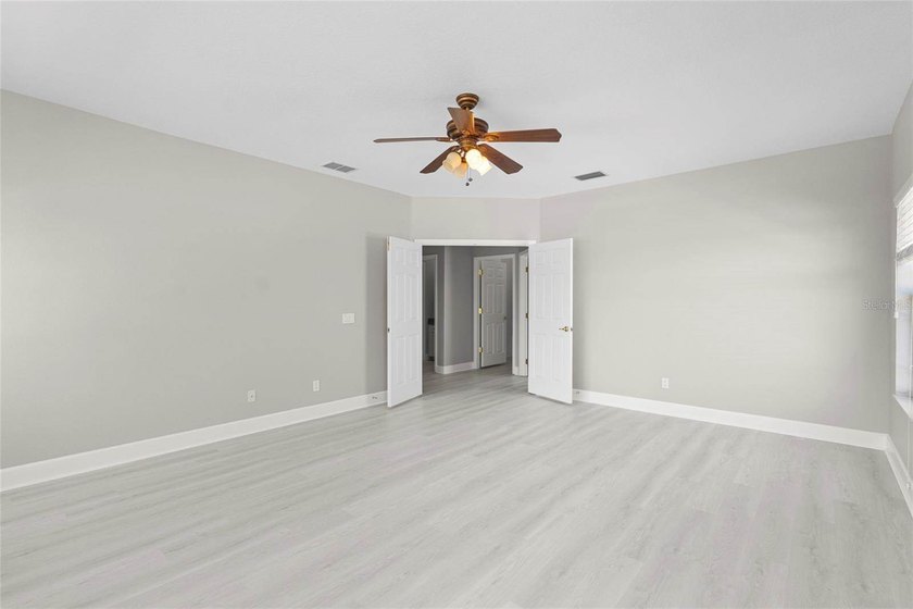 This beautifully updated 5-bedroom, 4-bathroom residence has - photo 42