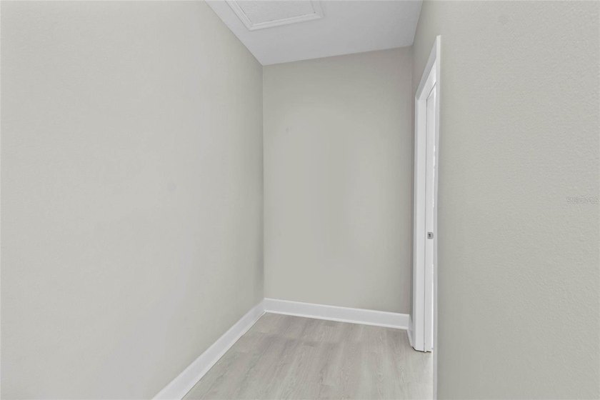 This beautifully updated 5-bedroom, 4-bathroom residence has - photo 46