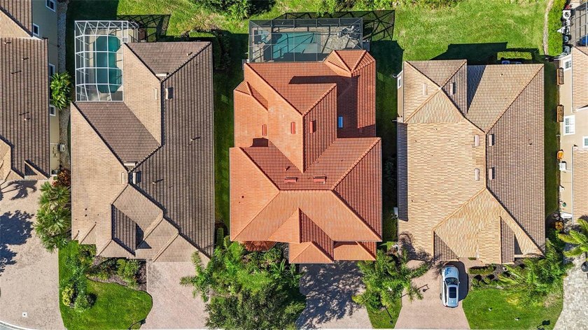 This beautifully updated 5-bedroom, 4-bathroom residence has - photo 49