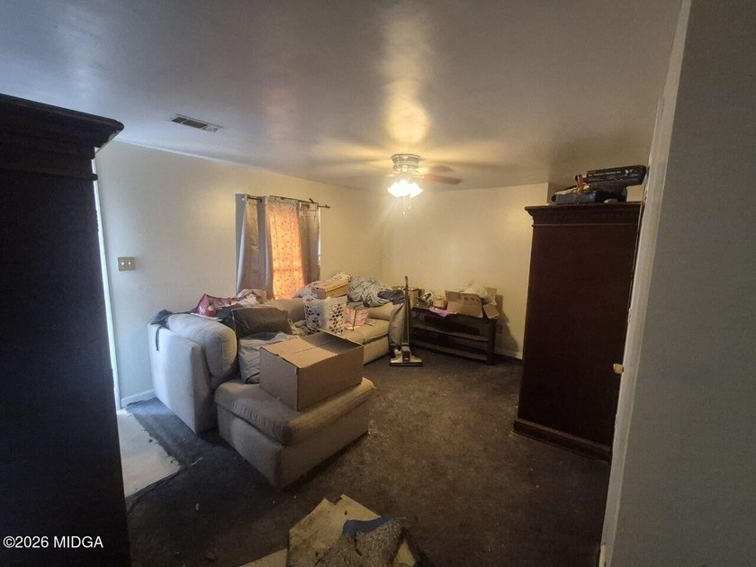Charming 3 bedroom, 2 bath home full of potential! Perfect for a - photo 2