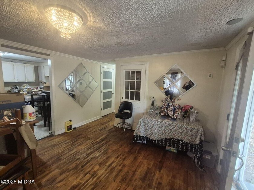 Charming 3 bedroom, 2 bath home full of potential! Perfect for a - photo 10
