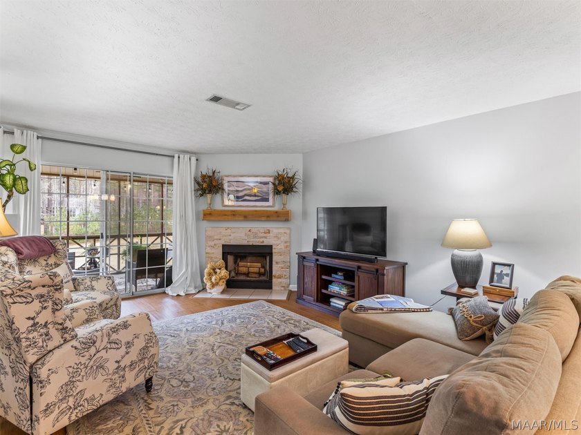 Enjoy stress free Lake Martin living in this updated Golf Colony - photo 8