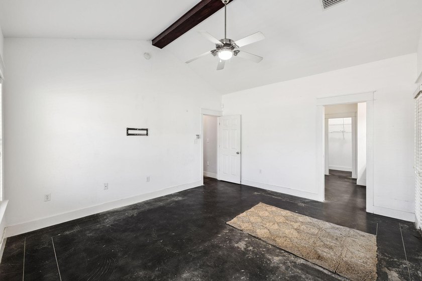 This 3 bedroom, 2 bathroom cottage offers a compelling - photo 21
