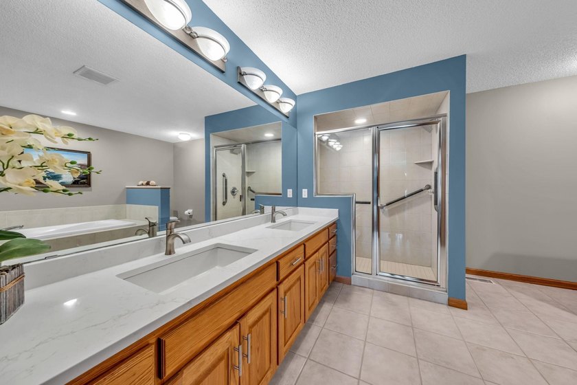 Wonderful one-level living in the highly sought-after Eagle - photo 11