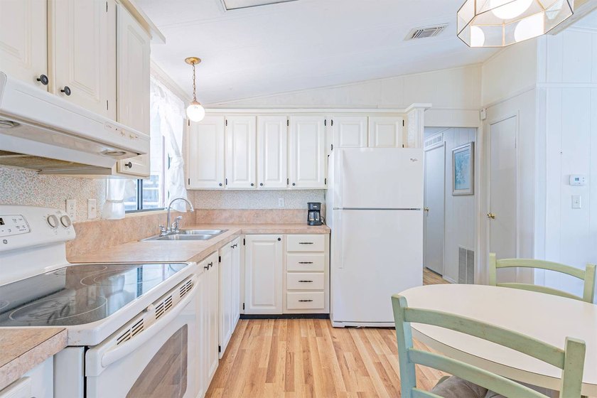 BUY WITH CONFIDENCE - MAKE AN OFFER NOW! SELLER IS WILLING TO - photo 12