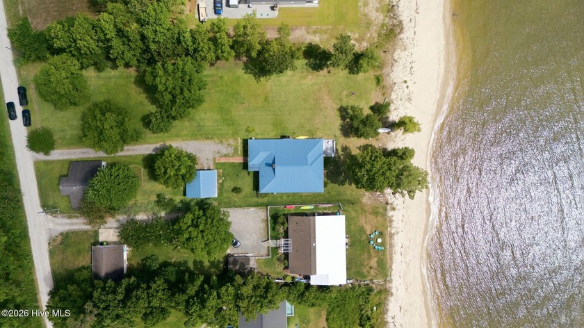 Welcome to your own private beachfront retreat on the shores of - photo 3