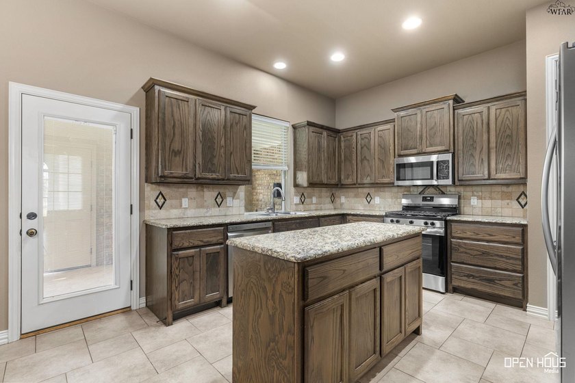 Beautiful 3-bedroom, 2-bath, 2-car garage home featuring - photo 7