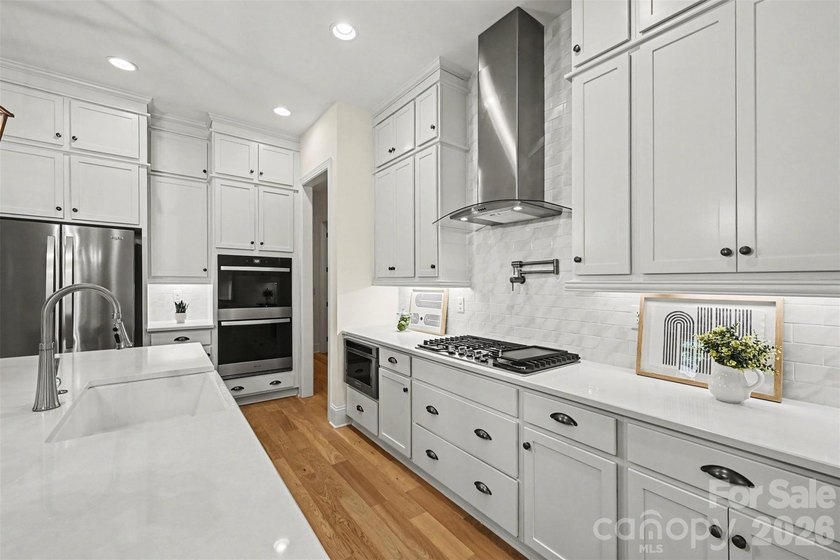 Move-in ready new construction in the gated lakefront community - photo 4