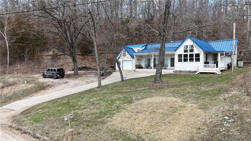 Welcome to your lakefront retreat in coveted Indian Creek Cove - photo 3