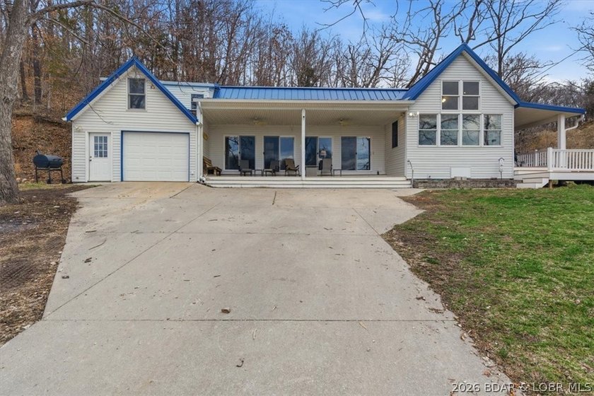 Welcome to your lakefront retreat in coveted Indian Creek Cove - photo 6