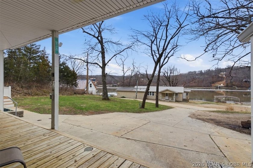 Welcome to your lakefront retreat in coveted Indian Creek Cove - photo 8