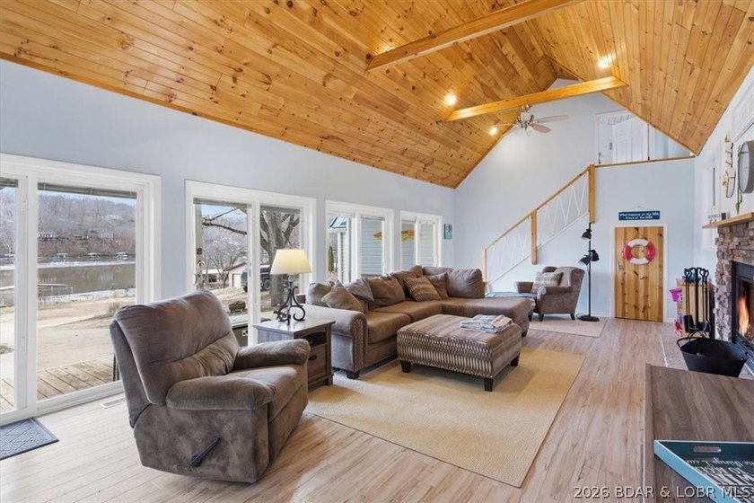 Welcome to your lakefront retreat in coveted Indian Creek Cove - photo 9