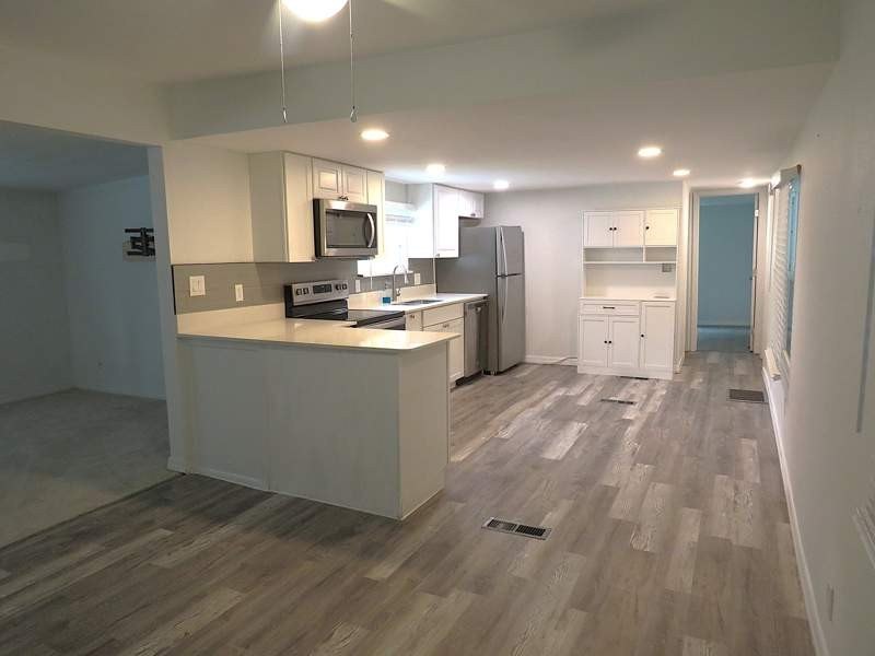 Turnkey Ready Comfortable Open Floor Plan. Bedrooms are on - photo 2