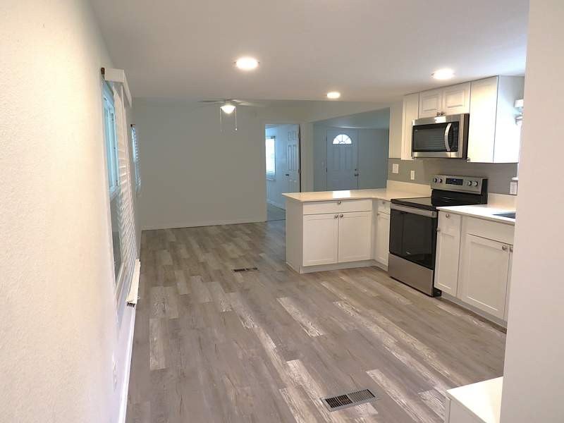 Turnkey Ready Comfortable Open Floor Plan. Bedrooms are on - photo 4