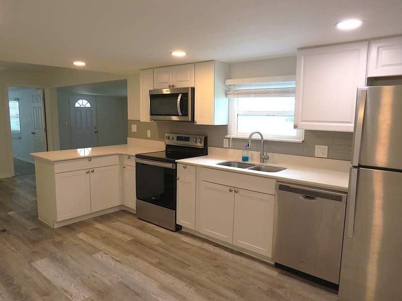 Turnkey Ready Comfortable Open Floor Plan. Bedrooms are on - photo 7