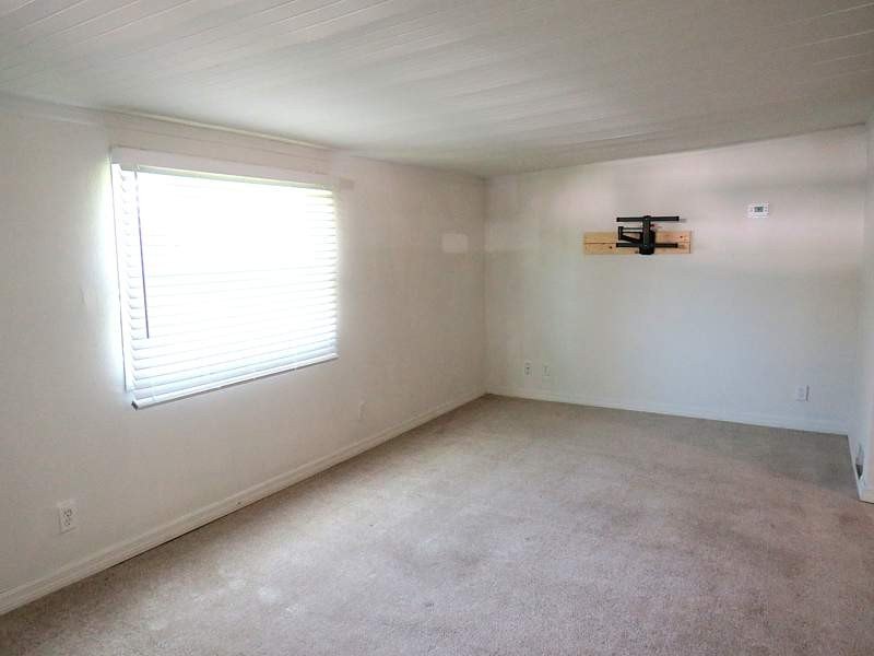 Turnkey Ready Comfortable Open Floor Plan. Bedrooms are on - photo 8