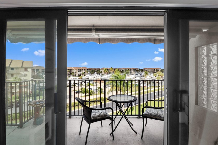 Best buy!!!! Enjoy this most desirable Bluffs Marina penthouse - photo 12