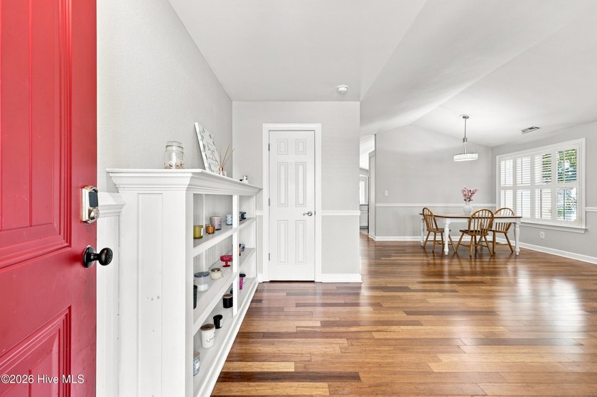 Welcome to this absolutely stunning 3-bedroom, 2-bath home in - photo 3