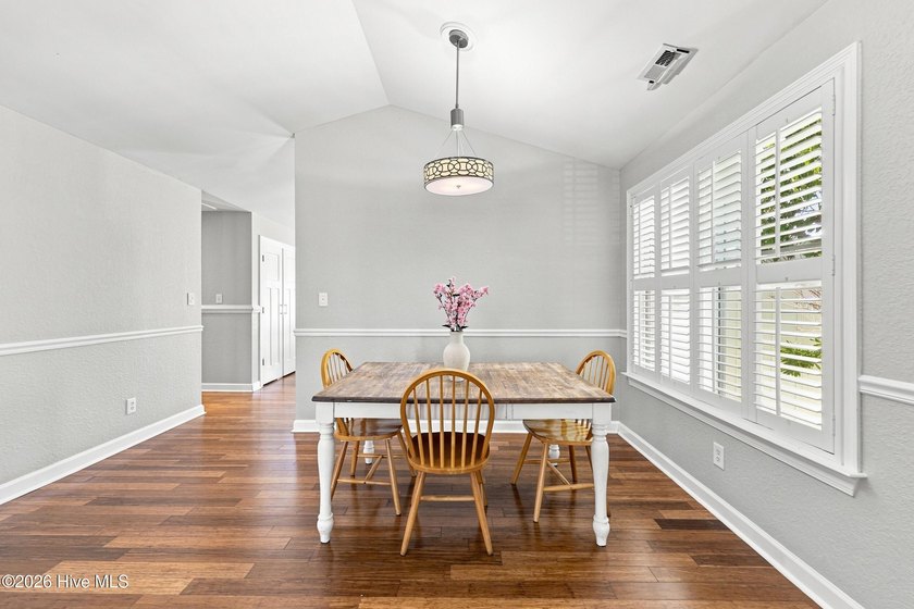 Welcome to this absolutely stunning 3-bedroom, 2-bath home in - photo 6