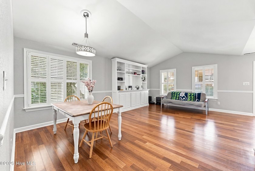 Welcome to this absolutely stunning 3-bedroom, 2-bath home in - photo 7