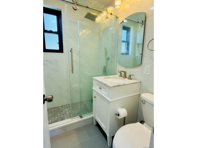 Beautiful newly renovated Large 2 Bedrooms in one of the best - photo 21