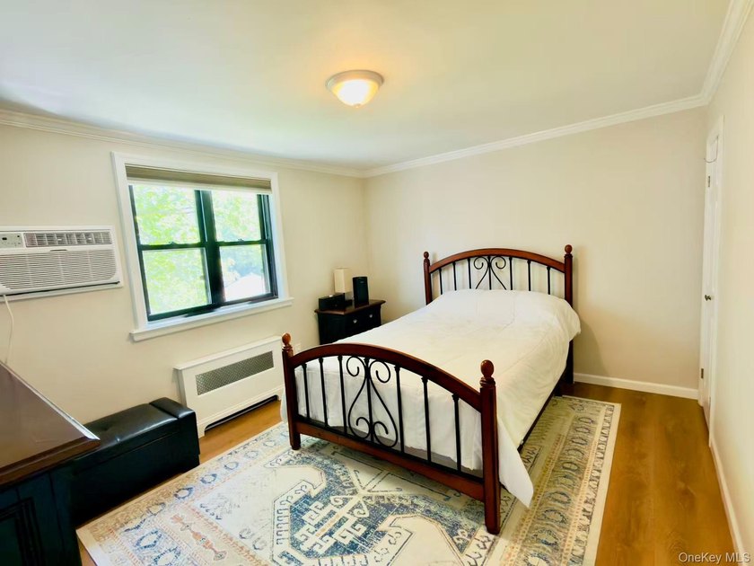 Beautiful newly renovated Large 2 Bedrooms in one of the best - photo 26