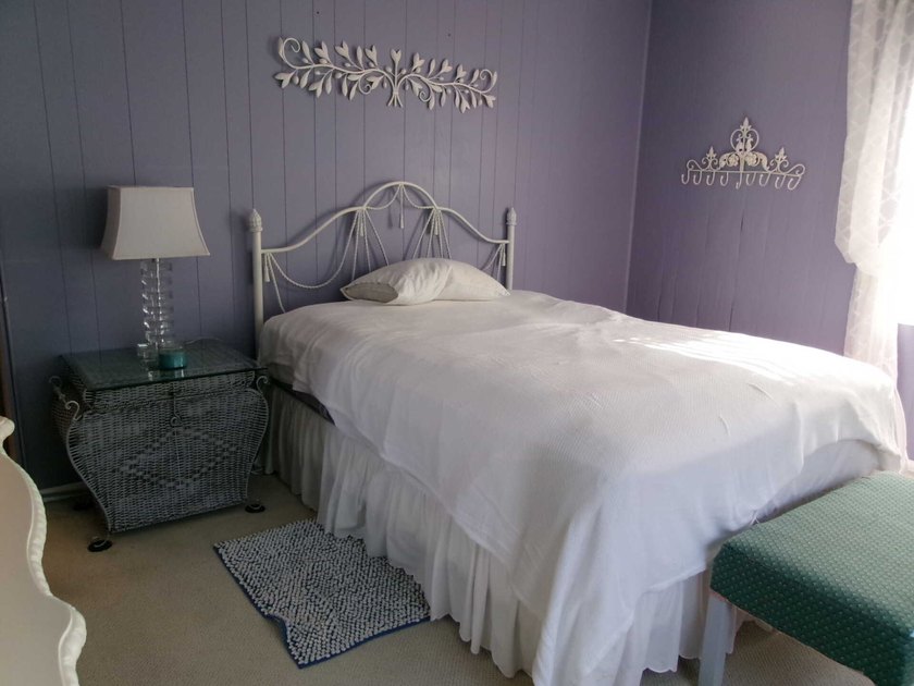 Spacious and well-maintained, this inviting home offers comfort - photo 8