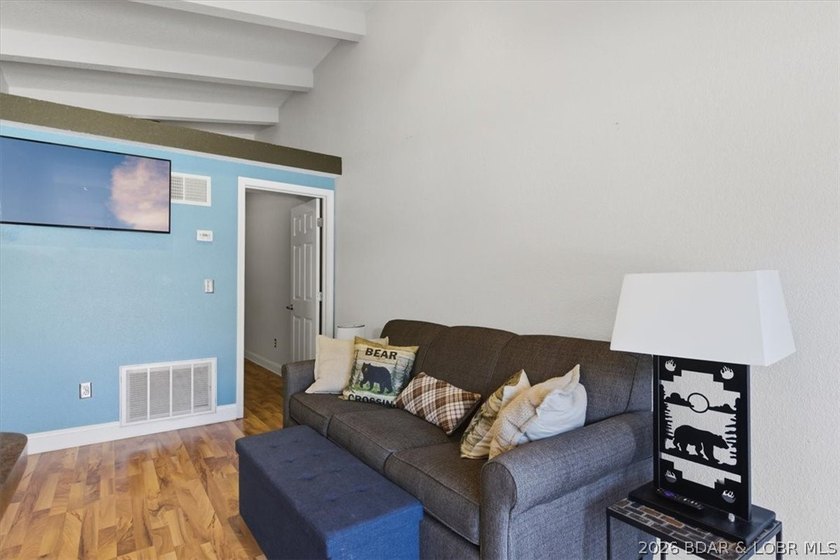 Your cozy lake retreat awaits. This 1 bed 1 bath condo located - photo 6