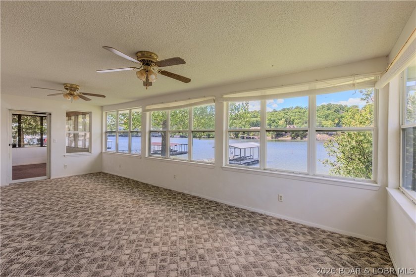 When you are looking for a lawn on the lake (and it is hard to - photo 5