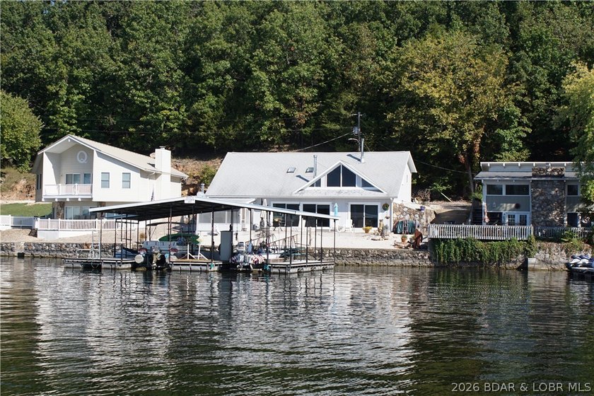 List price is below appraisal, NEW ROOF COMING SOON! Sitting at - photo 4