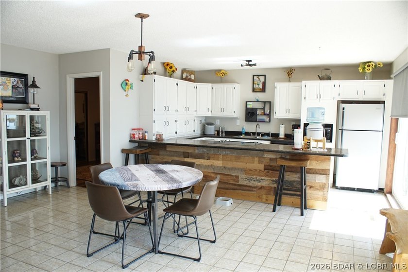 List price is below appraisal, NEW ROOF COMING SOON! Sitting at - photo 7