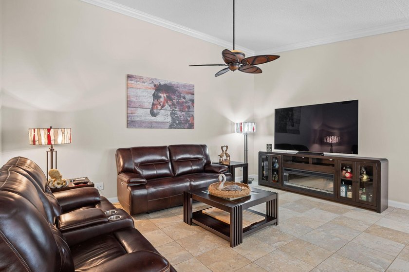 Meticulously maintained pool villa located in the highly - photo 11
