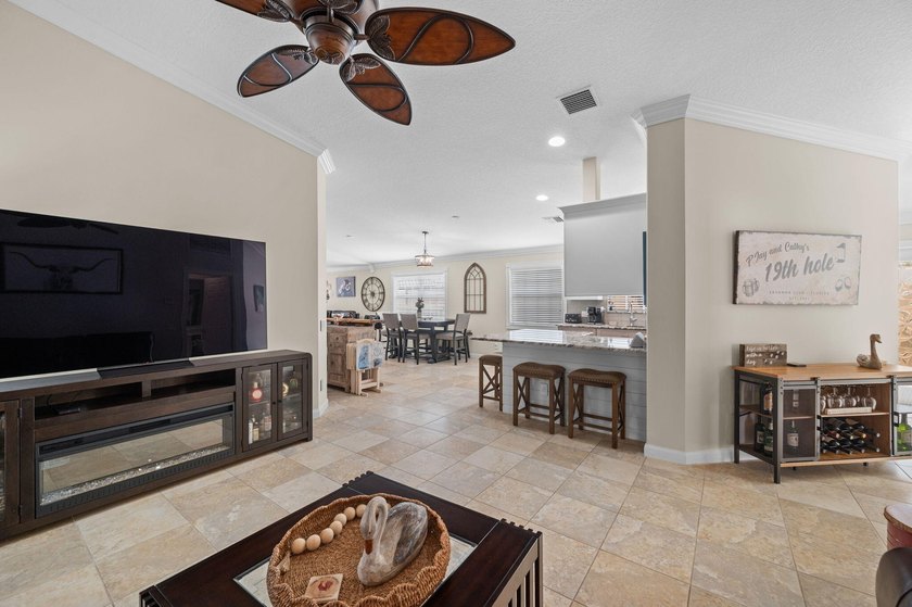 Meticulously maintained pool villa located in the highly - photo 12