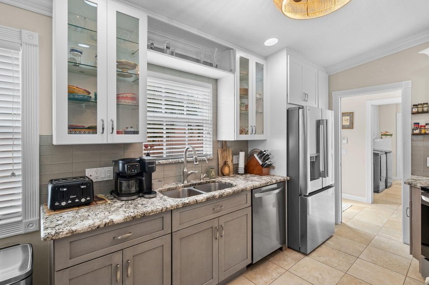 Meticulously maintained pool villa located in the highly - photo 14