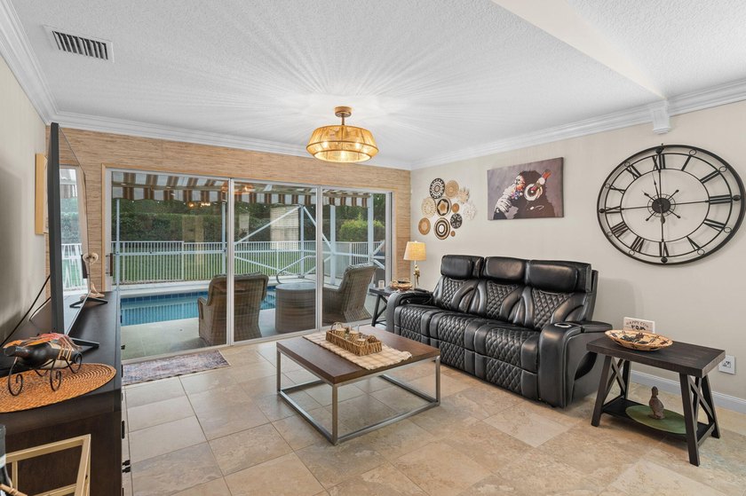 Meticulously maintained pool villa located in the highly - photo 19
