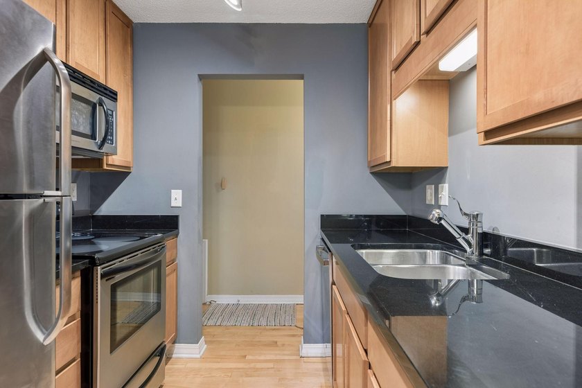 Welcome to the Lowry Hill Park Condominiums! Located directly - photo 11