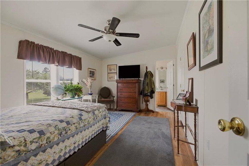 Welcome to this beautifully maintained 3-bedroom, 2-bath - photo 15