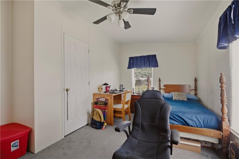Welcome to this beautifully maintained 3-bedroom, 2-bath - photo 16