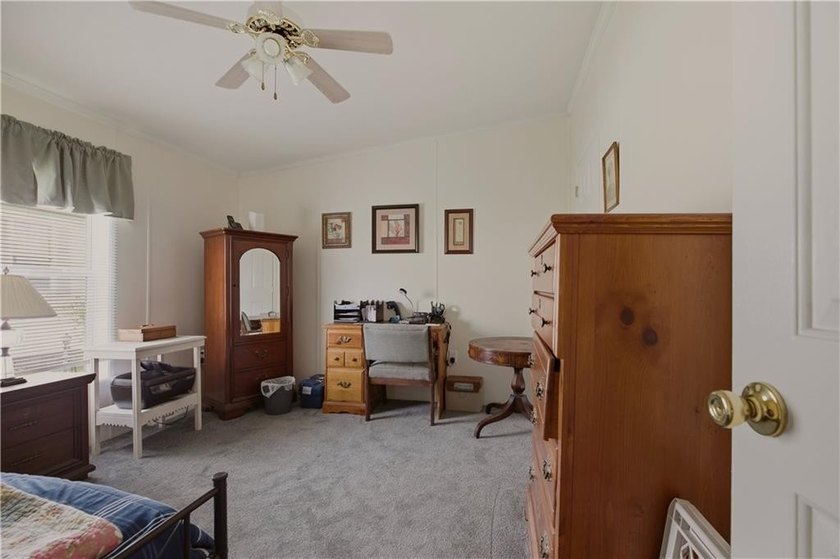 Welcome to this beautifully maintained 3-bedroom, 2-bath - photo 18