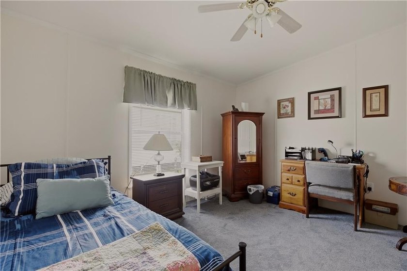 Welcome to this beautifully maintained 3-bedroom, 2-bath - photo 19